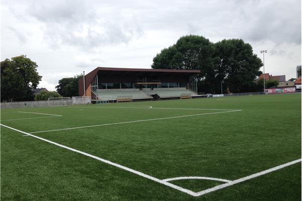 Aanleg kunstgras voetbalveld - Sportinfrabouw NV